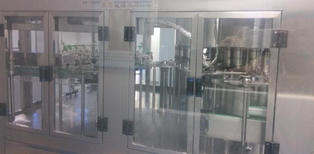 ความหนาของฟิล์ม PE กับอุณหภูมิการหด: ปัจจัยเชิงเทคนิคที่ส่งผลต่อคุณภาพการบรรจุภัณฑ์ในสายการผลิตน้ำบรรจุขวดและถัง